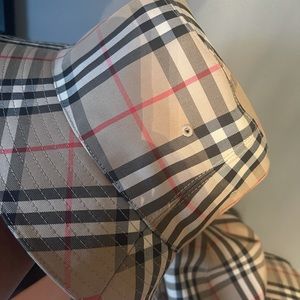 Burberry bucket hat worn twice #Authentic #unisex